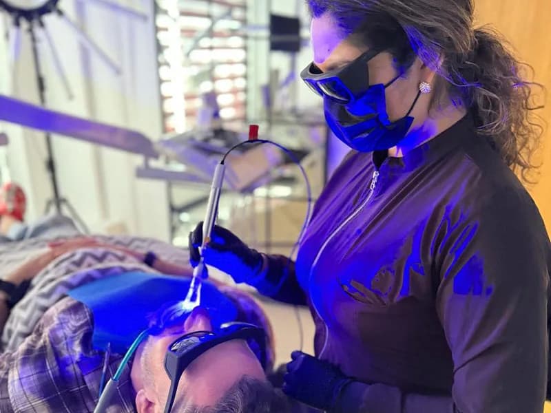Tratamientos dentales con láser: blanqueamiento, frenectomía y gingivoplastia